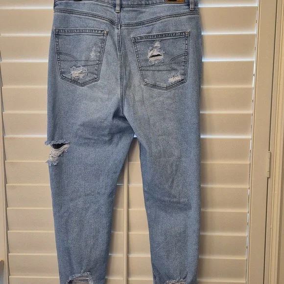 12S American Eagle Outfitters Ripped Light Blue Mom Jeans Sz 12 Short Distressed - Picture 2 of 5